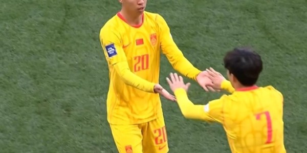 OB电竞官方网站-硬仗又迷失！王钰栋0次过人+15次丢球权 4脚离谱失误遭批：快留洋